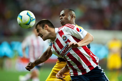 Se peleaba duro sin embargo Chivas comenzó a sufrir por lesiones.  (Jam Media)