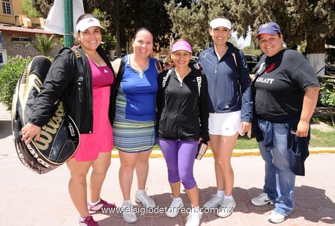 ROSY  Tafak, Karina Muñoz, Rosy Gallardo, Gloria Sánchez y Liliana González Lobo.