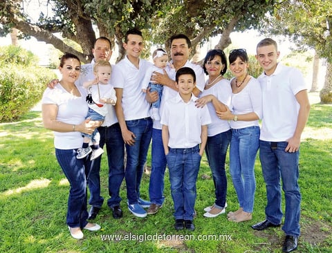 Blanca, Daniel, Roberto, Efraín, Harol, Blanca, Lorena, Daniel, Nicolás y Mía.