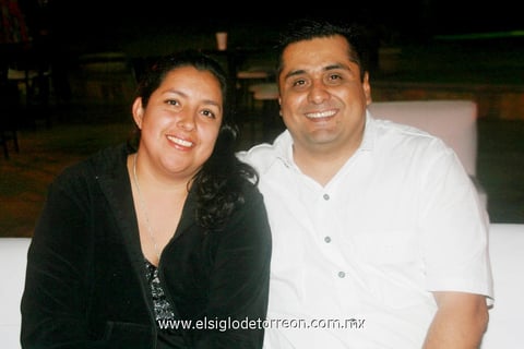 MAYTE  y John