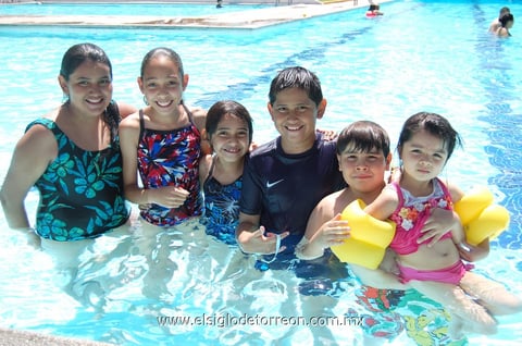Iovanna , Nailea, Araceli, Iván, Leo y Ximena.