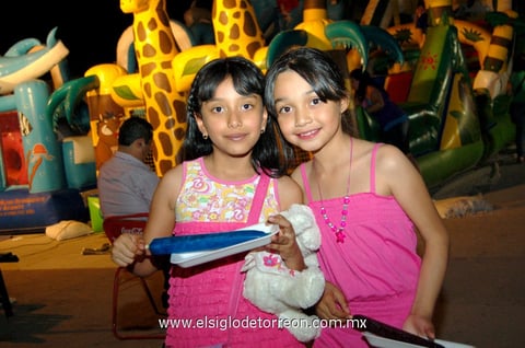 Nicole  y Sharon.