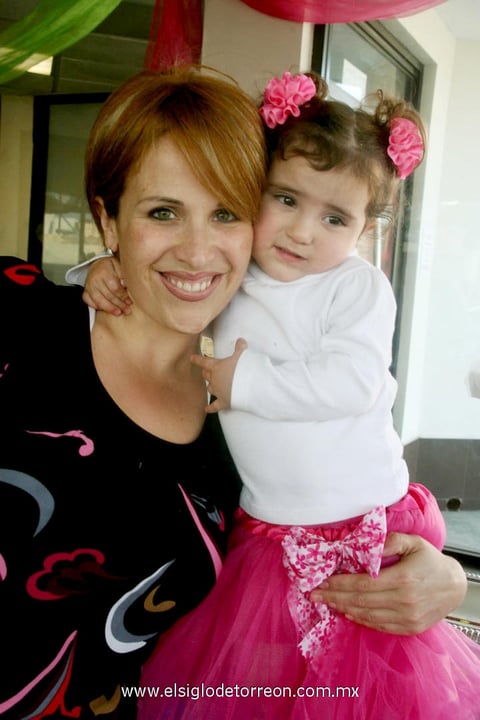 Olga Martínez junto a su mamá Gabriela.