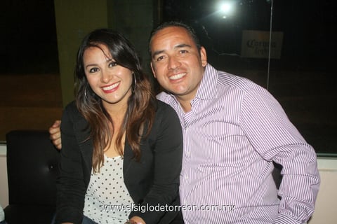 Carlos  Valdés y Érika.