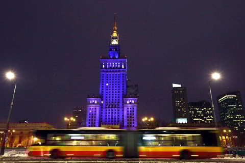 El Palacio de Cultura y Ciencia de en Varsovia se unió al movimiento azul.