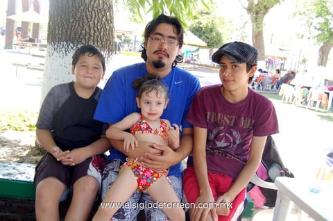 Kazuo , Mazao, Tori y Akira.