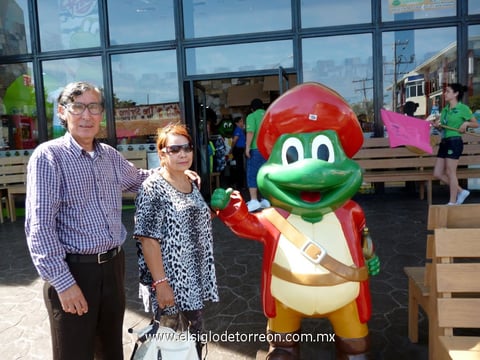 Carlos y Danna Vital en Plaza Sésamo.