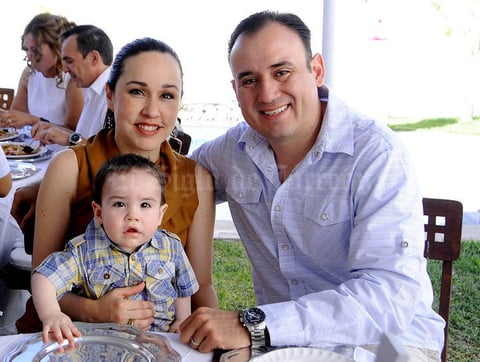 Angélica, Fernando y Luisfer.
