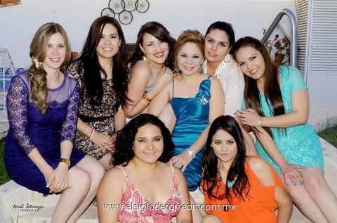 Emocionadas  y felices lucen Karla Marcela y sus amigas que la acompañarán como sus distinguidas damas de honor en su próximo enlace nupcial con el Sr. Jorge Flores-Zaher Braña.