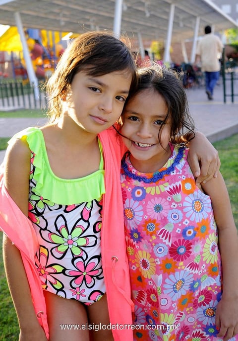 Mariana  y Valeria.