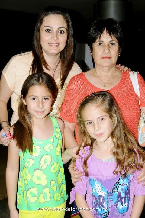Sara  Garay, Ramiro Velazco y Jenny Mejía.
