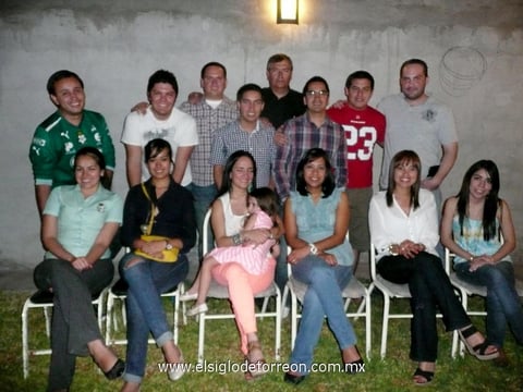 Homero Cano Reed festejó su cumpleaños junto a Gerardo García, Luis Sabag, Gerardo Cano, Fredy Cano, Gerardo Reed, Fernando Ochoa, Pedro Kotsifakis, Manira Sabag, Saira Sabag, Patricia Cano, Rosa Ochoa, Hazel Martínez y Sofía Ruvalcaba.