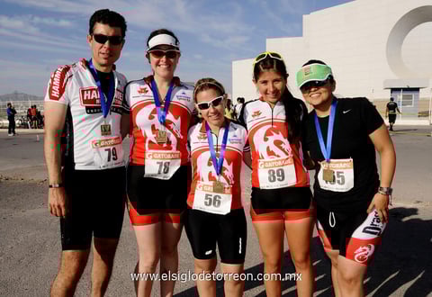 Ana Cecy,  Fernanda, Jessica, Norma y José.