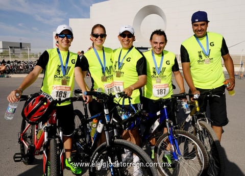 Javier, Chyldo, Arturo, Lourdes y Diego.