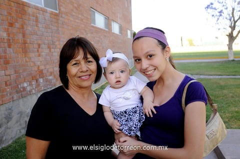 Elvia, Valeria y Miriam.