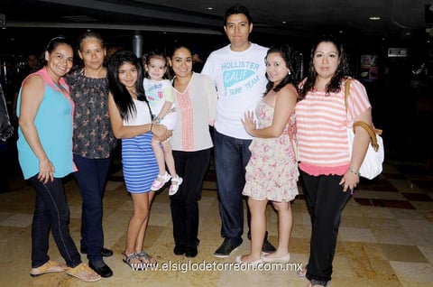 José Luis Guillén festejando su cumpleaños con las familias Ortega Guillén, Guillén Ávila y Maldonado Guillén.