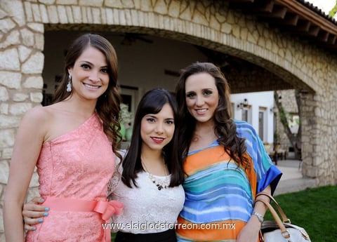 Fernanda , Esther y Valeria.