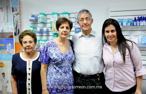 Margarita , Linda, Mariano y Linda.