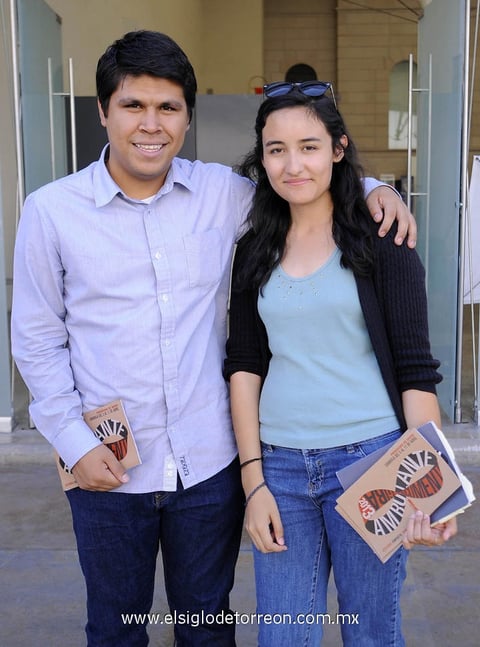 Fernando  Fernández y Elizabeth Meraz.