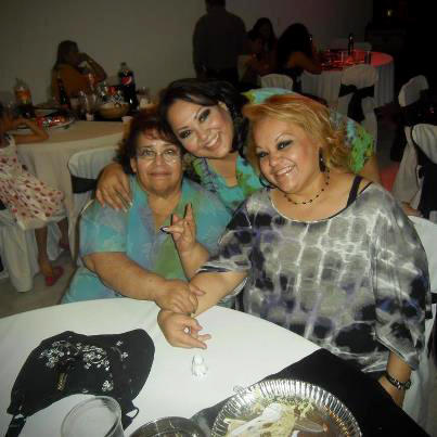 Sra. Graciela Chavarría con sus hijas Armandina Sifuentes y Gabriela Sifuentes.
