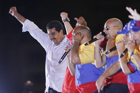 Maduro, de 50 años, conductor y que escaló hasta ser canciller, vicepresidente y ahora presidente encargado, convirtió el cierre de la campaña en un multitudinario homenaje a Chávez, destacando su legado y prometiendo la continuidad de su proyecto político.