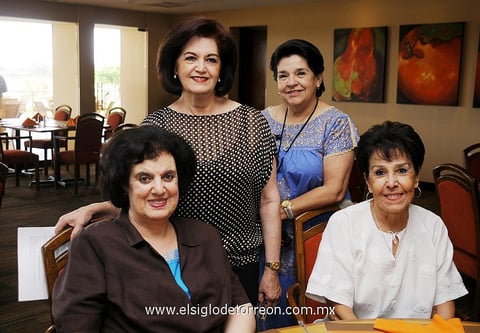 Suhely,  Adrian, Cristy y Meche.