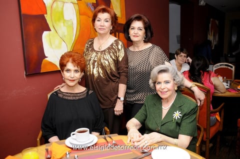 Gisela,  Isabel y Martha.