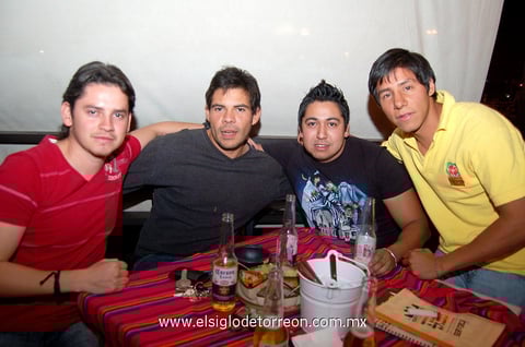 Eduardo,  Ale, David y Nicolás.