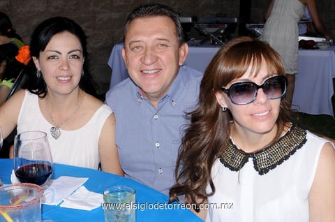 Lourdes,  Jorge y Barbie.