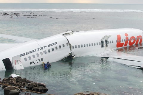 Las autoridades del aeropuerto balinés señalaron en un principio que a bordo del avión viajaban 172 pasajeros, aunque más tarde Lion Air informó de que el pasaje estaba compuesto por un total de 95 personas adultas, cinco niños y un bebé.