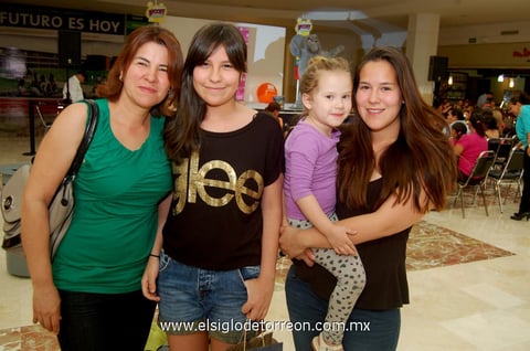 Carmen , Melissa, Regina y Calia.