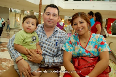 Leonardo, Hiram y Denisse.