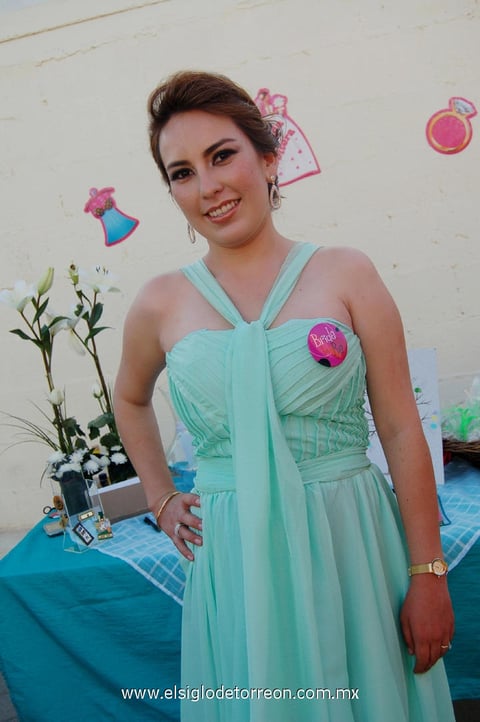 Radiante  lució Adriana Rodríguez Salazar en su bonita fiesta de despedida de soltera.