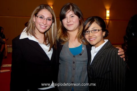 Alma,  Karla y Óscar.