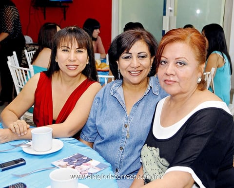 Elena, Patricia y Rebeca.