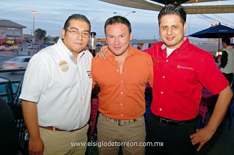 José Luis, Archie y Gibrán.