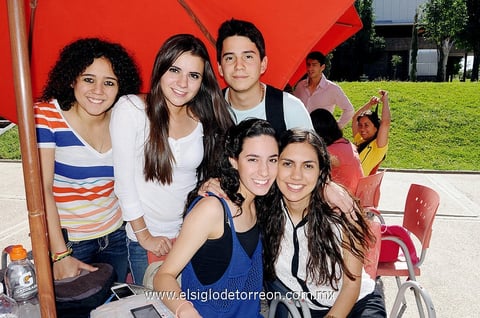 Andrea, Mariana, Alejandro, Karime y Andrea.