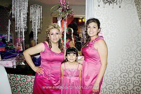 Brenda de Martínez, Crystal y Alexis Martínez González.