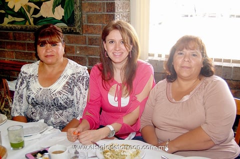 Aurora,  Lorena y Sonia.
