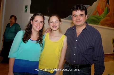 Ana Cecy, María Fernanda y Alejandro.