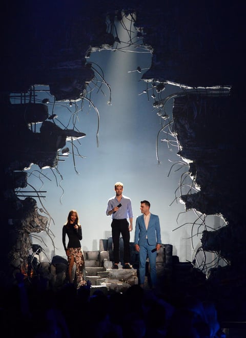Estrellas de otras películas que se exhibirán a mediados de año -incluidos Chris Pine, Zoe Saldaña y Zachary Quinto de la secuela de Star Trek participaron en la ceremonia.
