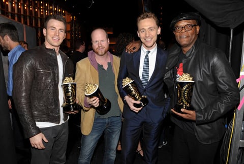La superproducción "The Avengers" y la tragicomedia "Silver Linings Playbook" triunfaron en la peculiar ceremonia de premios cinematográficos MTV Movie Awards celebrada en Los Ángeles que concluyó sin que se conocieran los nombres de todos los ganadores.