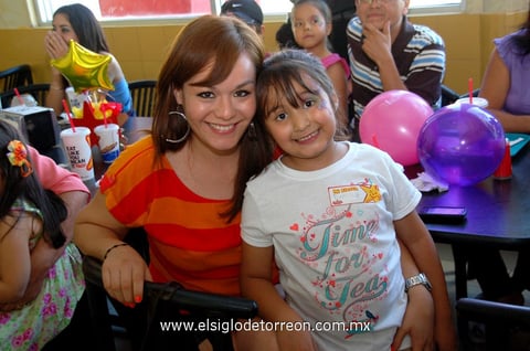 Andrea y Emilia.