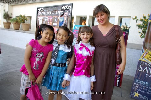 Dani,  Vale, Salma y Mónica.