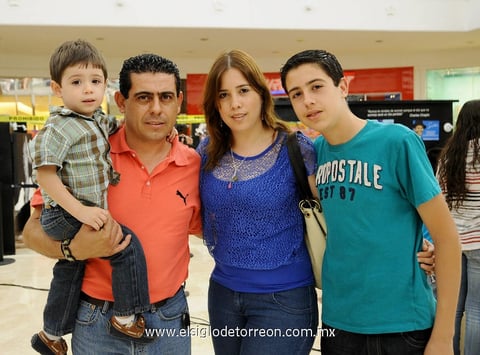 Derek, David, Nancy y Zared.