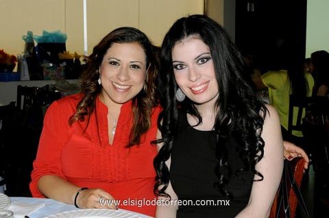 Regina  Molina Venegas y Daniela Carrillo Ramos.