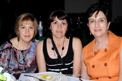 Imelda  Velis de Zakaimi, Marilú Mier Acosta y Bety Álvarez de Montaña.