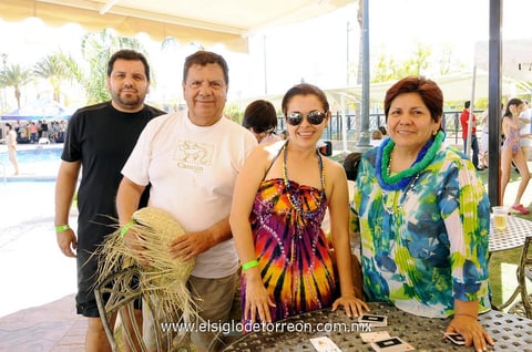 Alejandro , Héctor, Esperanza y Carmelita.