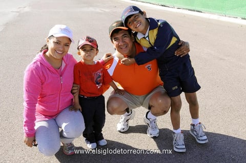 Elsie, Isaac, Armando y David.