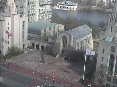 La Universidad de Boston desierta. (Twitter)